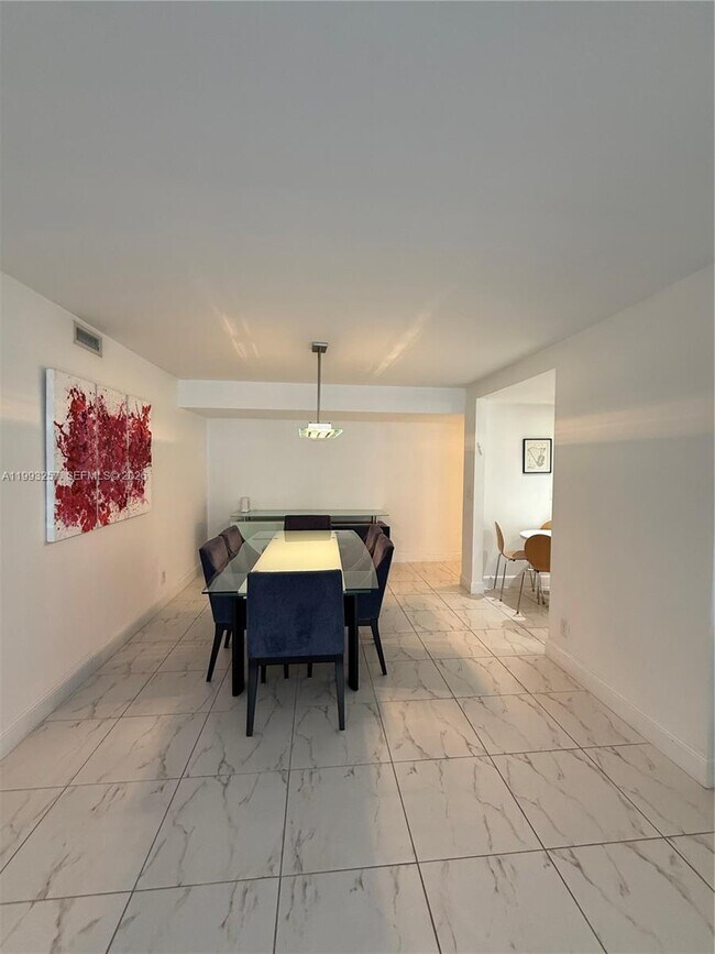 Building Photo - 2301 S Ocean Dr
