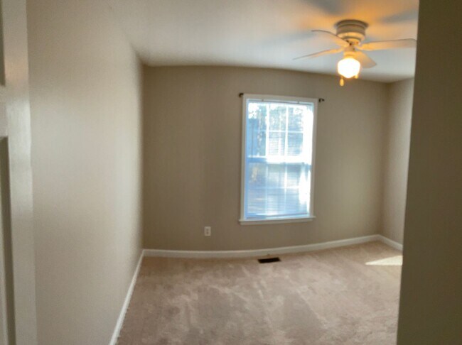 Building Photo - AVAILABLE NOW! 3 Bedroom 2 Bath Home on over 1 Acre in York with Clover Schools