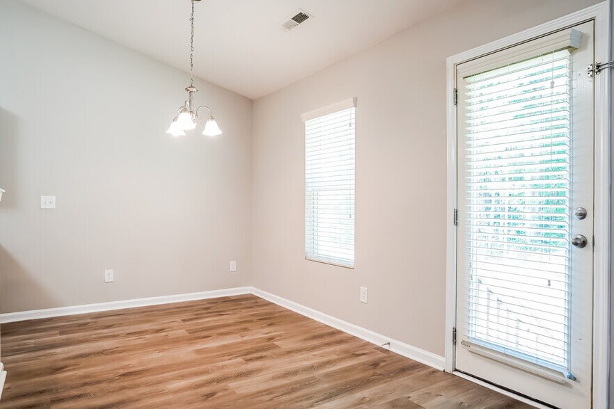 Building Photo - 9 Badger Pass Dr