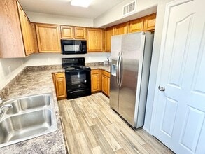 Building Photo - Beautifully renovated 3 bedroom/2.5 bathroom home in Tolleson!