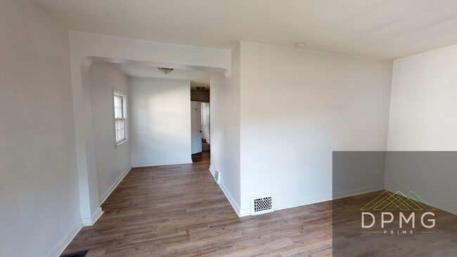 Building Photo - 314 E Hillsdale St