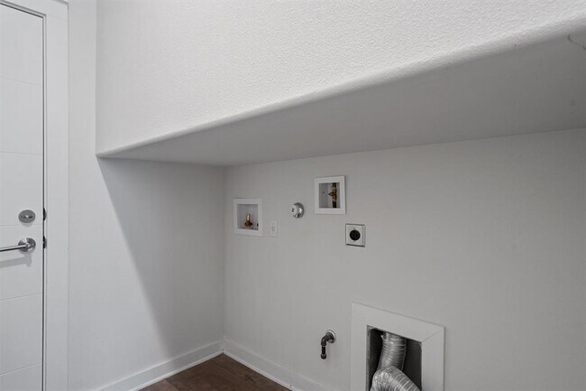 Building Photo - 8940 Parker Ranch Cir