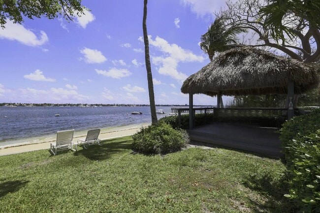 Building Photo - 5600 N Flagler Dr