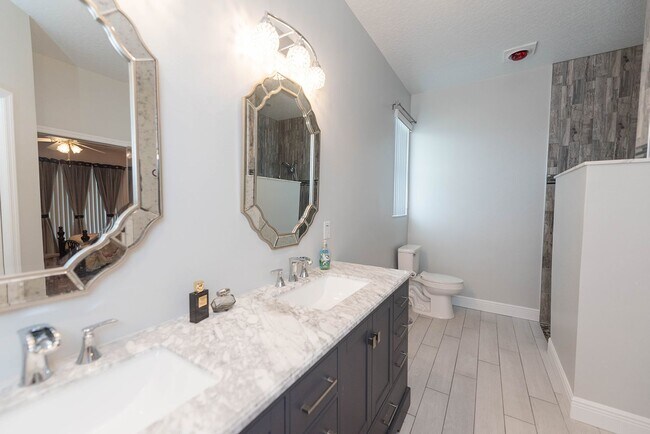 Building Photo - Beautiful Home in Satellite Beach including Lawncare and Community Pool