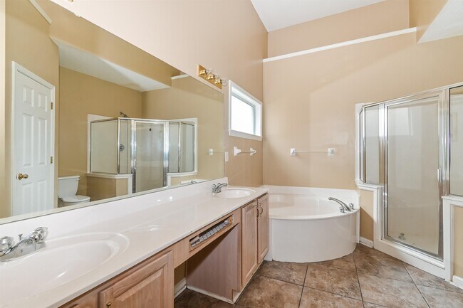Building Photo - 1135 Hoska Cove