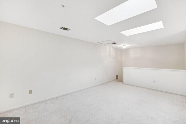 Building Photo - 15831 Glacier Ct
