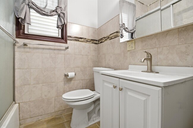 Building Photo - 35 W 52nd St