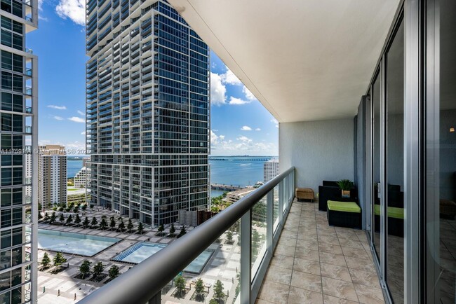 Building Photo - 485 Brickell Ave