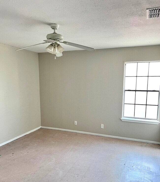 Building Photo - 301 Rio Bravo Dr