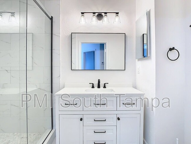 Building Photo - 5220 Beach Breeze Ct