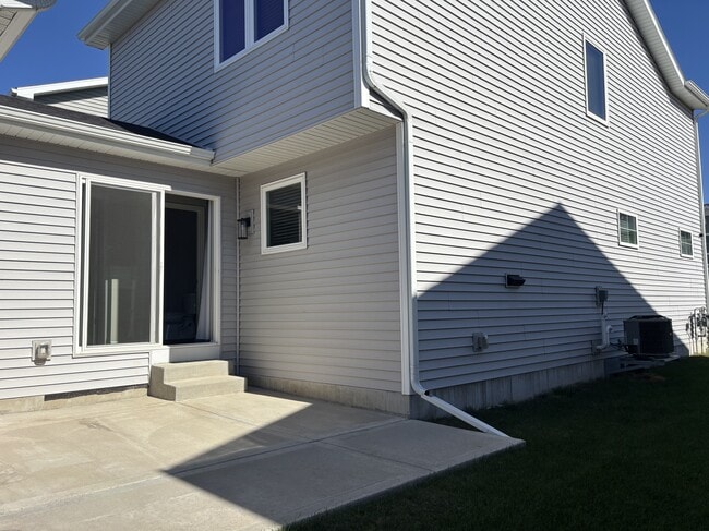 Building Photo - 620 Sugar Maple Ln