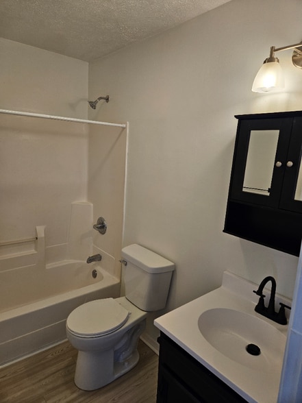 Building Photo - 2124 W Jackson St