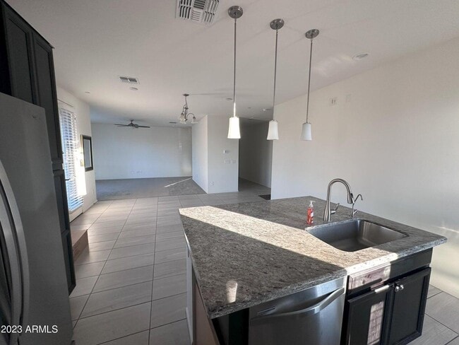 Building Photo - 1250 Abbey Ln