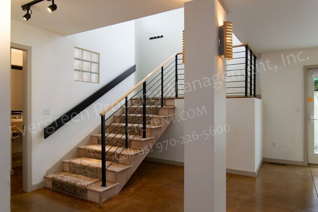 Building Photo - 419 W Mountain Ave