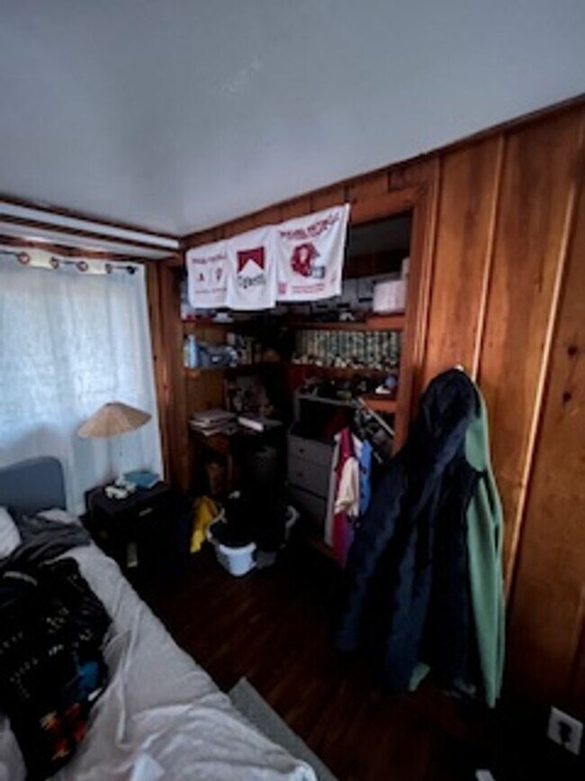 Building Photo - 5 BR / 2 BA House Near Bryan Park - Available August 2026!