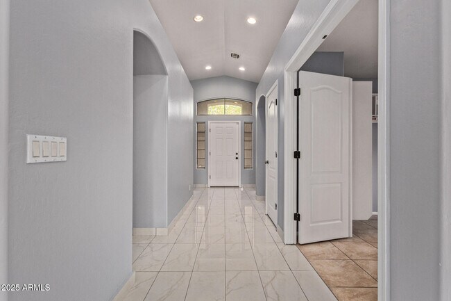 Building Photo - 5023 W Lynne Ln