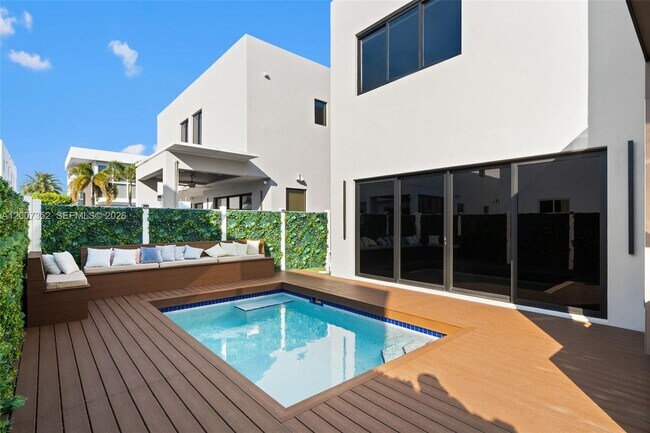 Building Photo - 7534 NW 98th Ave