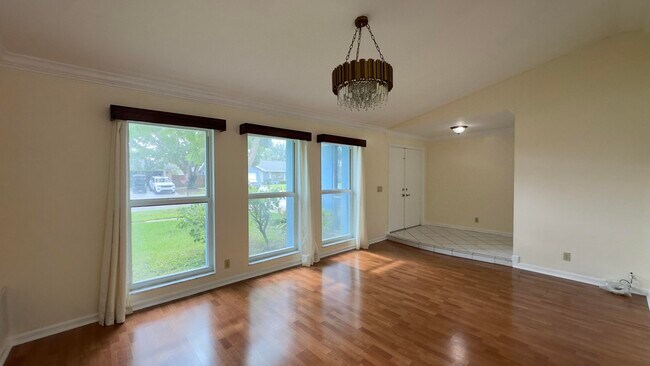 Building Photo - 12157 Sycamore Ln