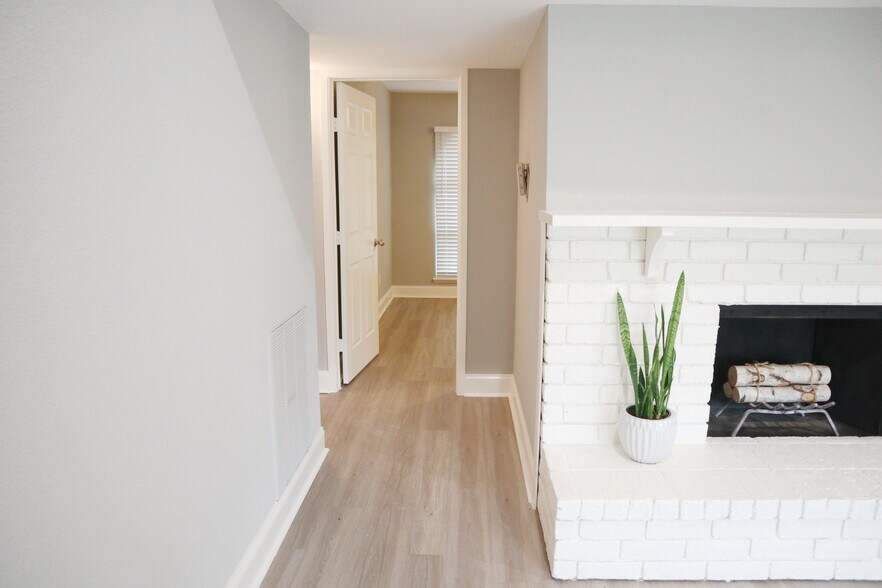Building Photo - 5212 Fisher Dr