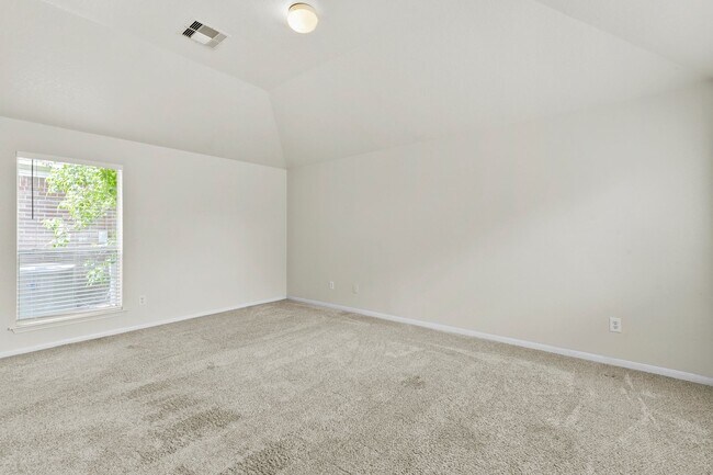 Building Photo - Open Living, Great Layout, Prime Location