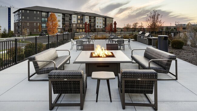 Building Photo - 450 Woodmoor Dr