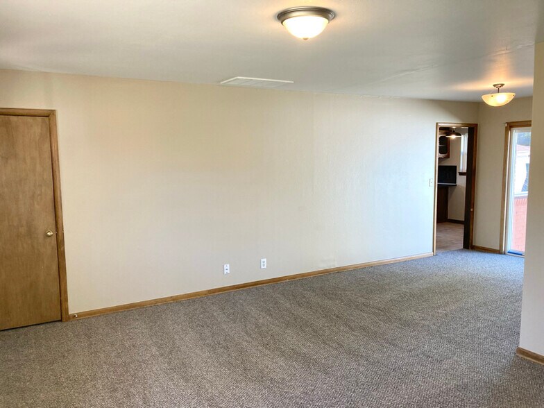 Building Photo - 612 W Matthews St