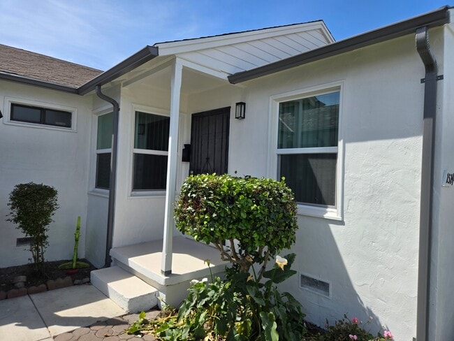 Building Photo - 1514 2nd Ave