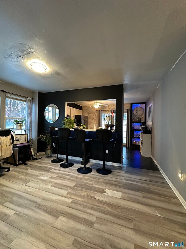 Building Photo - 203 Oakland St