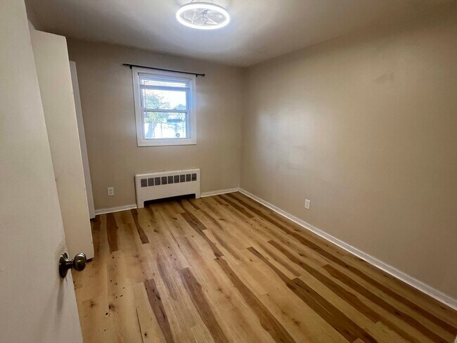 Building Photo - 354 South