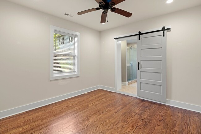 Building Photo - Beautifully Renovated Cottage - Great Nort...