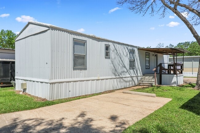 Building Photo - 2222 N Austin Ave