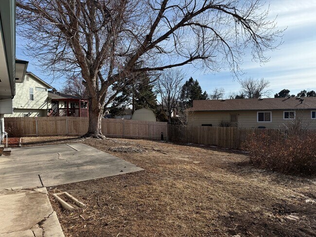 Building Photo - Three Bedroom Tri-Level Home in Garden Ranch