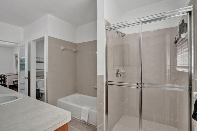 Building Photo - 833 SW 17th St
