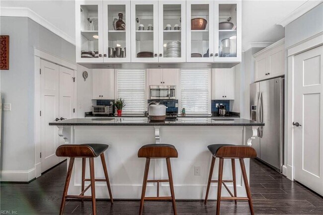 Building Photo - EAST BEACH