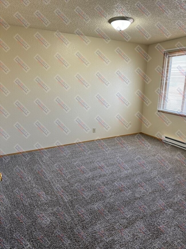 Building Photo - 3 bedroom, 2.5 bath 1,256 sqft Townhouse