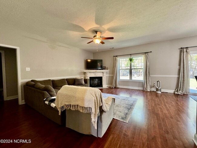 Building Photo - 3112 Catarina Ln