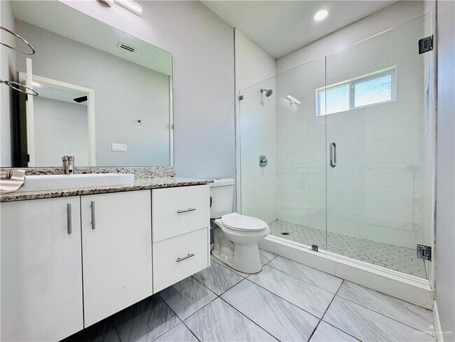Building Photo - 3913 Bella Costa Dr