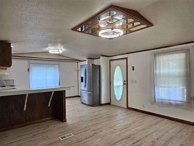 Building Photo - 16974 Balmoral St