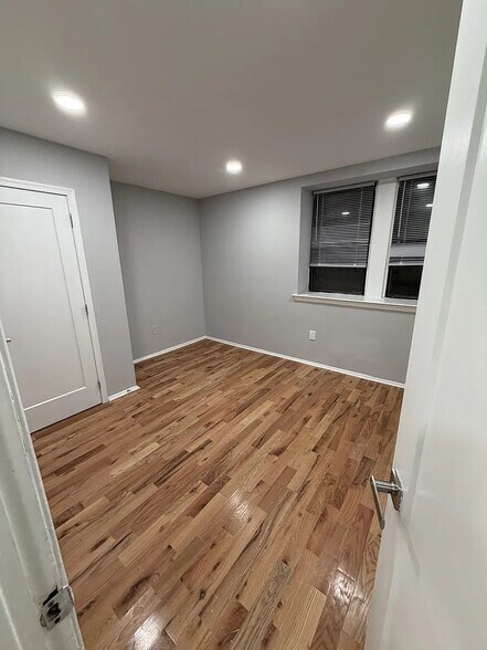 Building Photo - 7057 Cresheim Rd