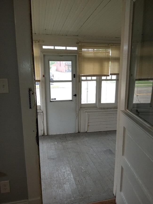 Building Photo - 1732 S 76th St
