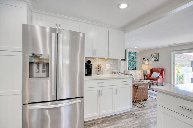 Building Photo - 1563 Elizabeth Rd