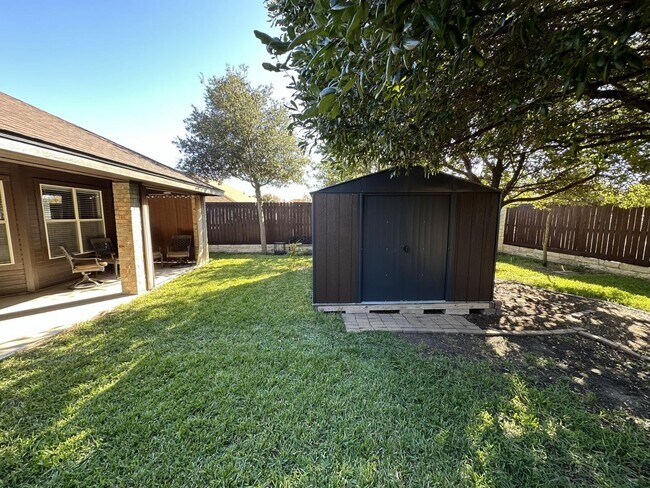 Building Photo - AVAILABLE NOW!