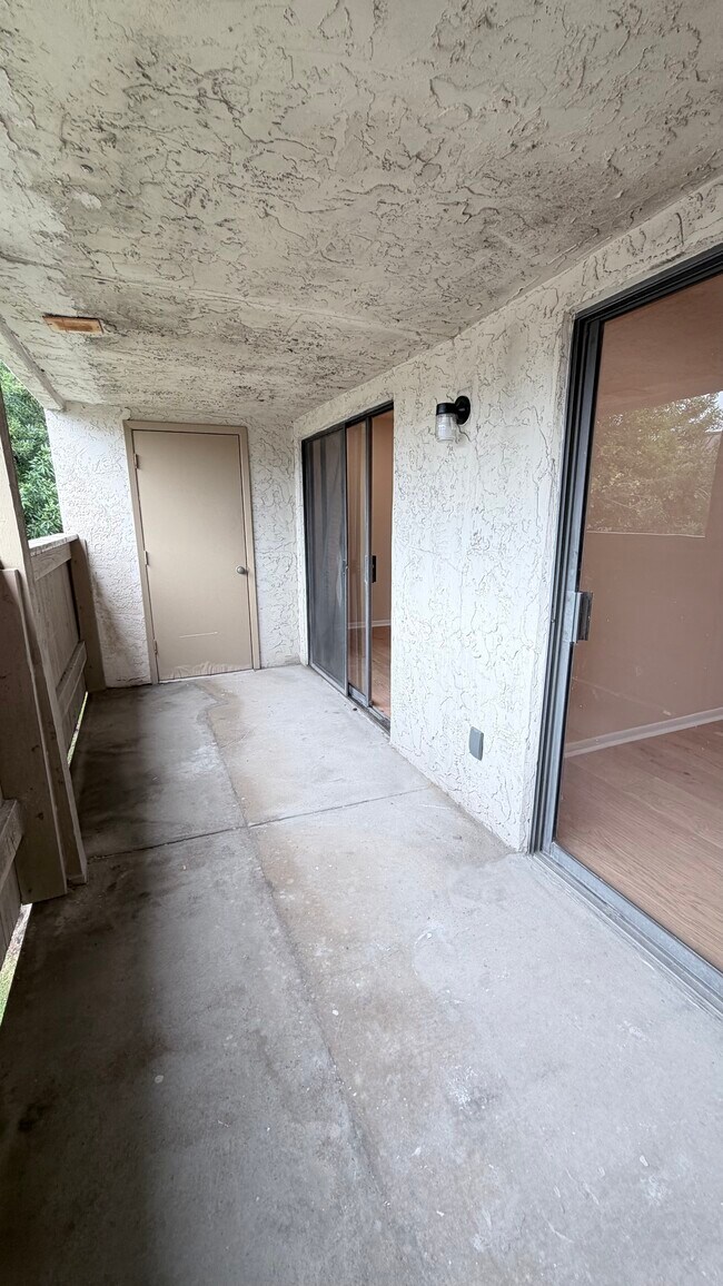 Building Photo - 8435 Hearth Dr