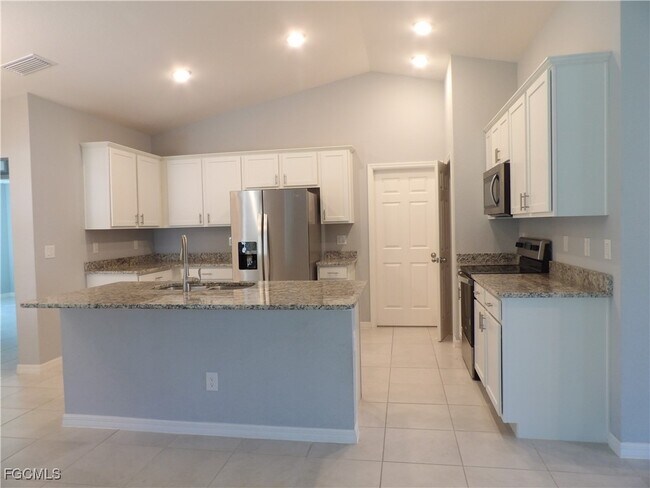 Building Photo - 7653 Minardi St