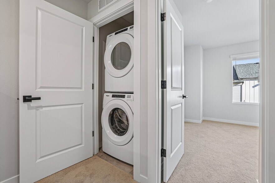 In-unit Washer & Dryer - 14707 87th Ave SE