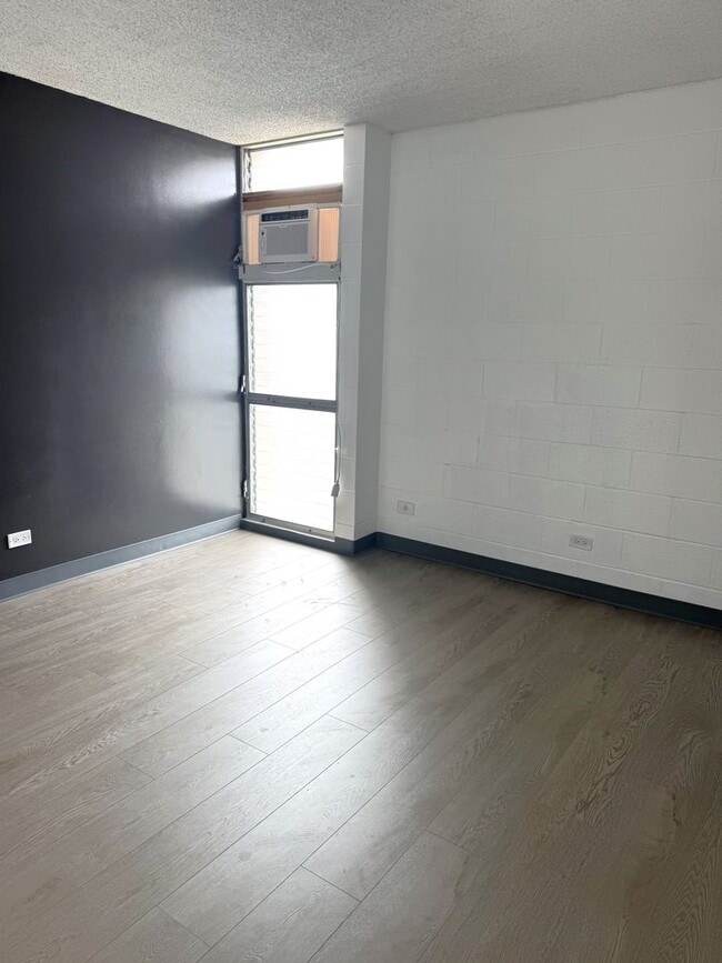 Building Photo - Plumeria Hale - Renovated two bedroom, one bath, two parking stalls