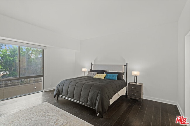 Building Photo - 10445 Wilshire Blvd