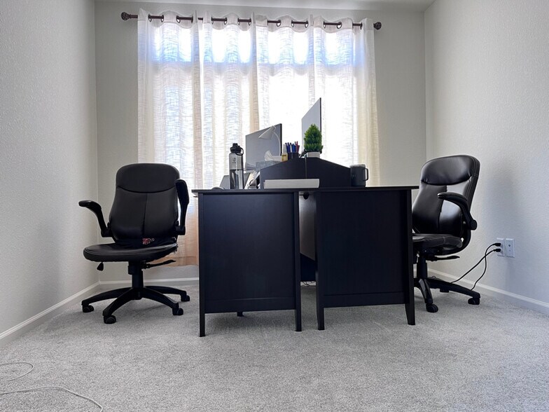 Building Photo - 3960 N Quatar Ct