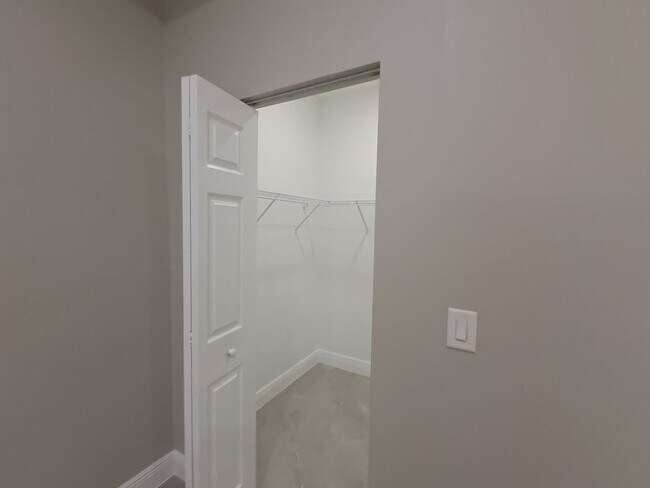 Building Photo - 213 Hightower Ave S