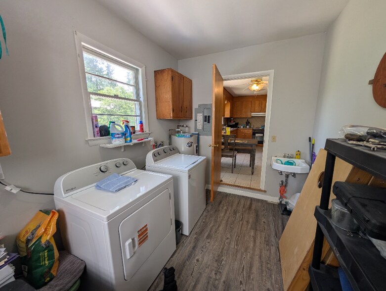 Building Photo - 1240 Pinebrook Cir
